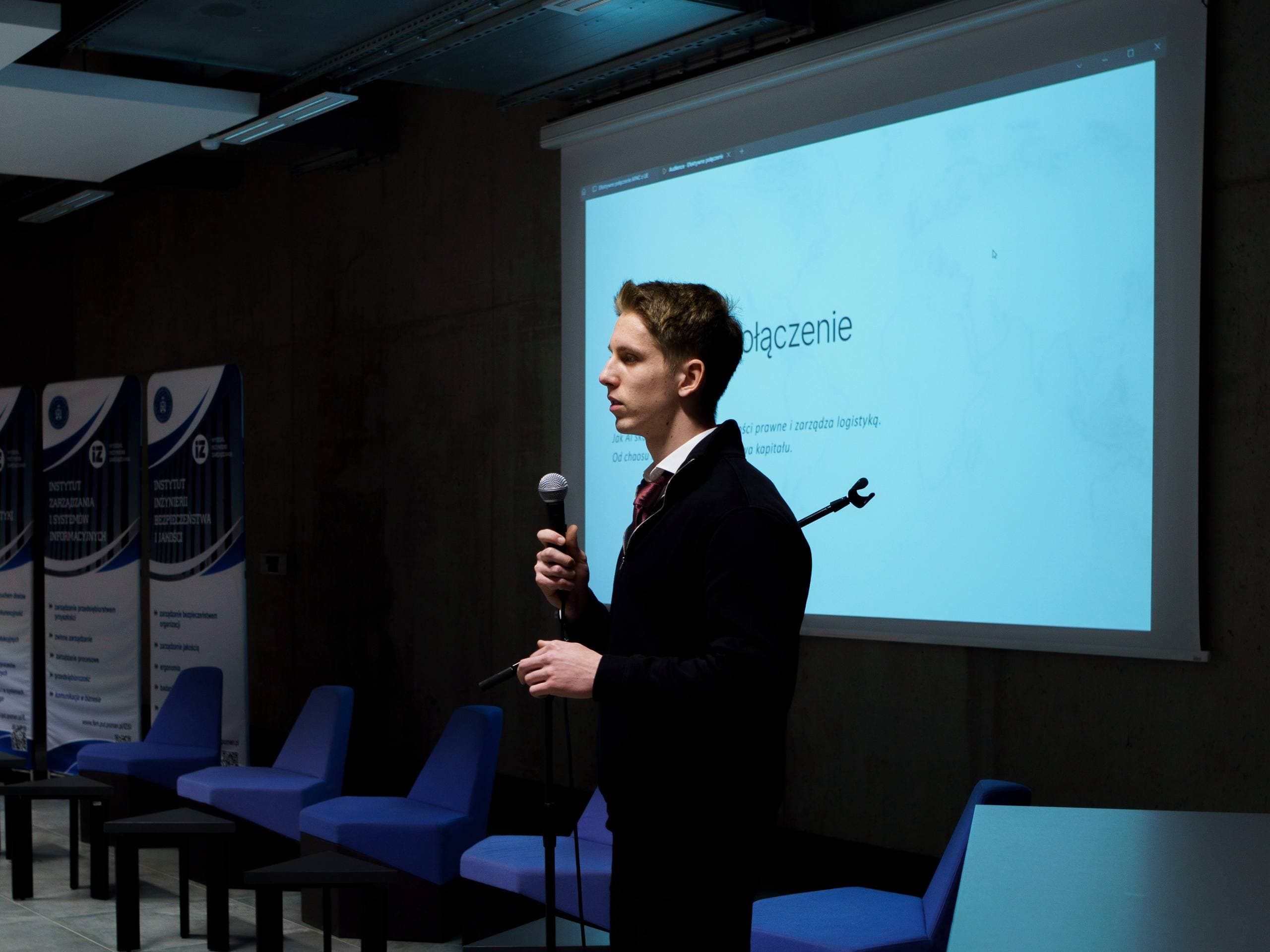 Presenting how AI shortens legal checks and logistics management for importers.